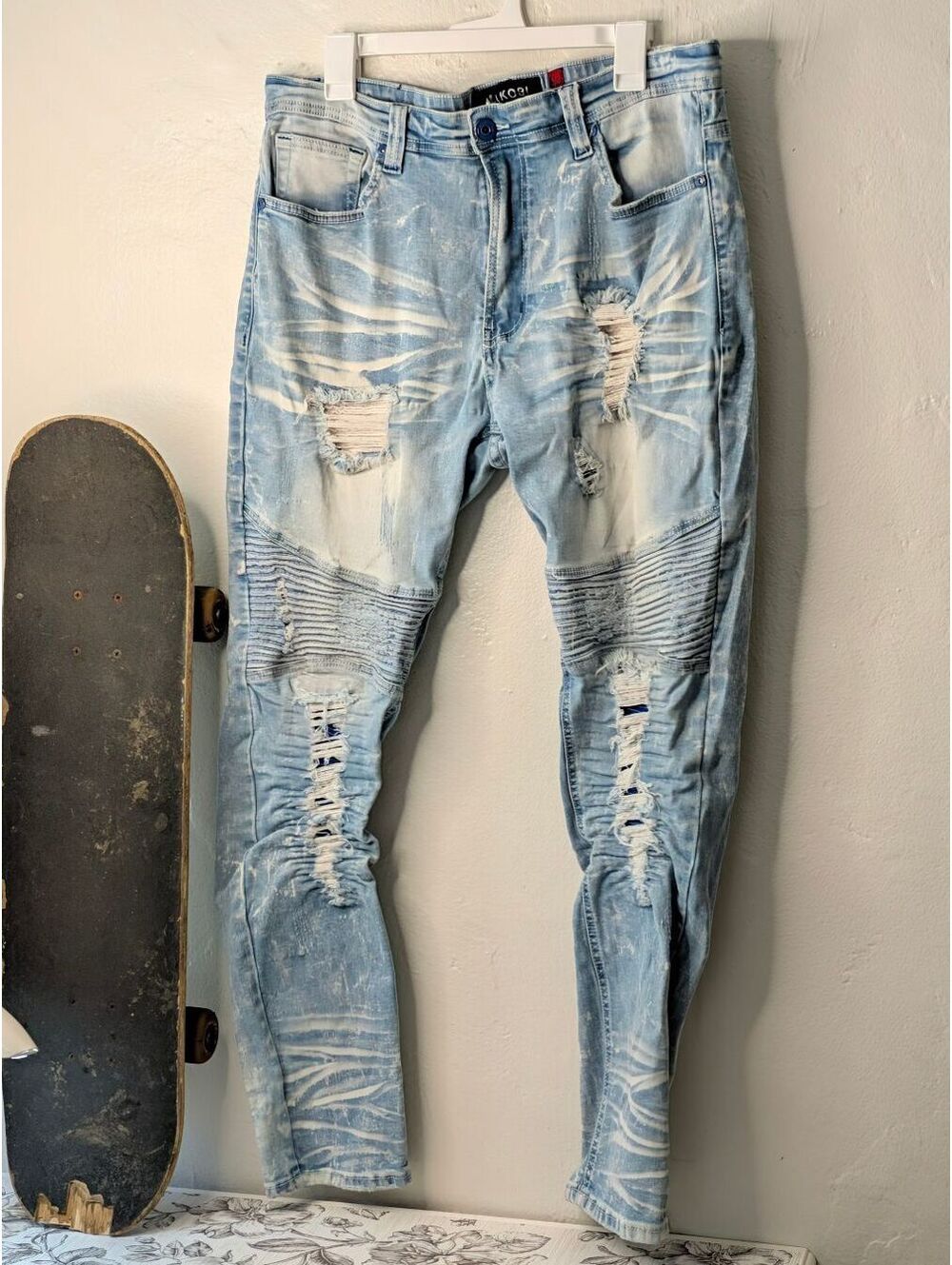Makobi Men's Distressed Light Wash Jeans Size 38x32